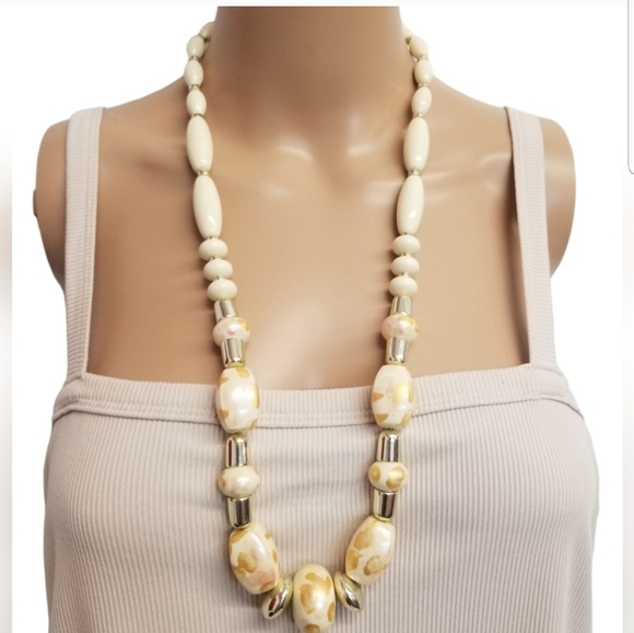 VINTAGE PEARLESCENT CREAM WITH GOLD & SILVERTONE BEADED STATEMENT NECKLACE - Picture 1 of 4